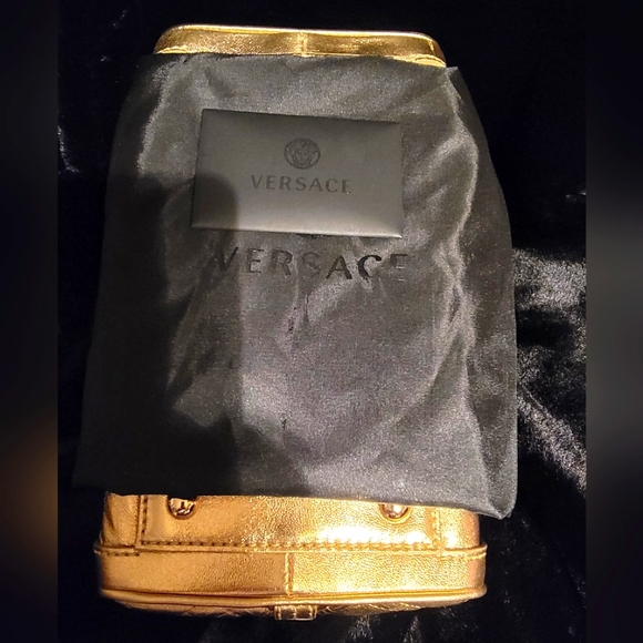 NWT's Versace Vintage EXTREAMLY RARE Authentic Quilted Gold Leather Bag - Picture 15 of 16